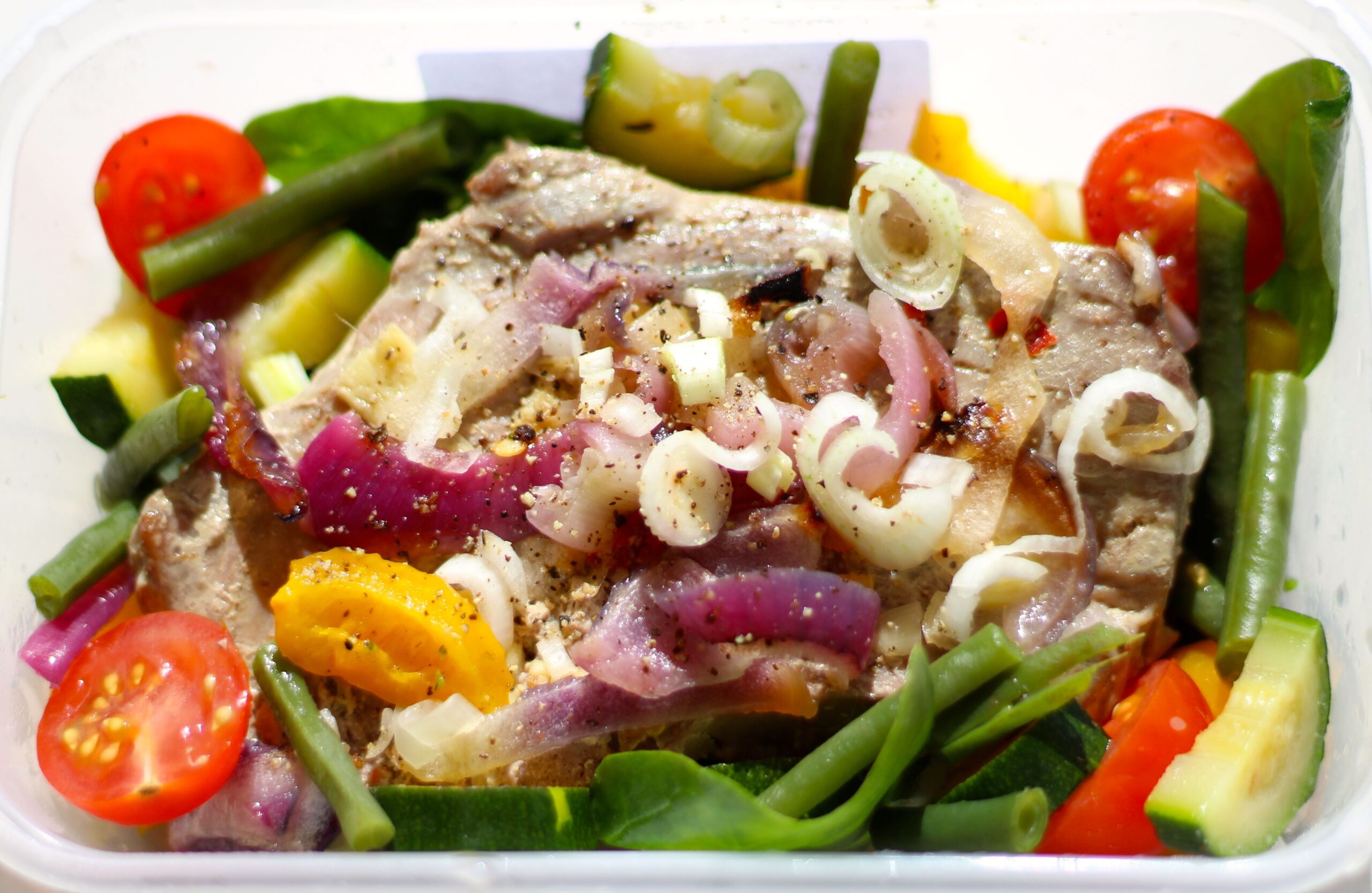 TUNA STEAK WITH MEDITERRANEAN VEGETABLES