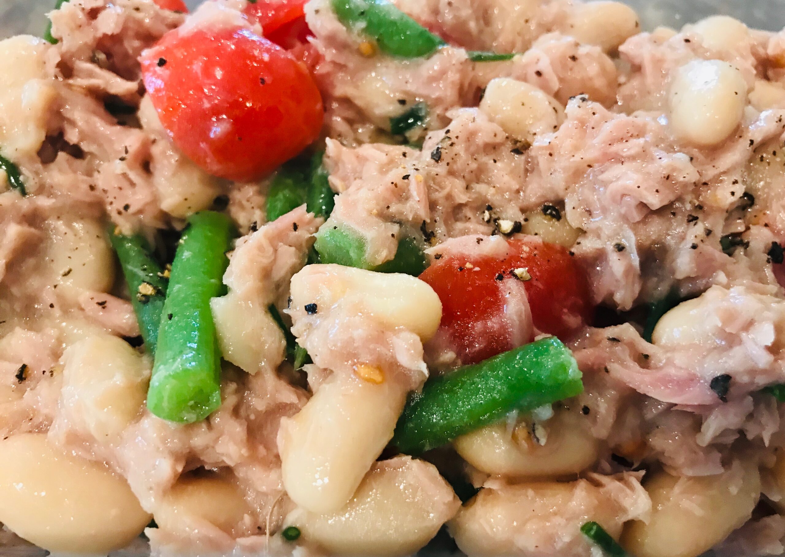 TUNA, BEAN & TOMATO SALAD